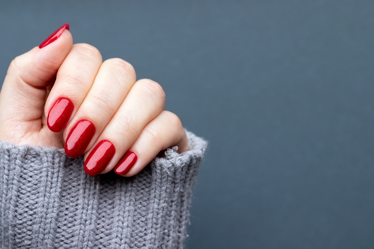 Classic red nail